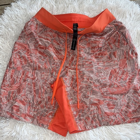 lululemon mens T.H.E swim short - Picture 3 of 3